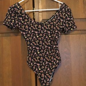 ⭐️floral bodysuit NWOT⭐️